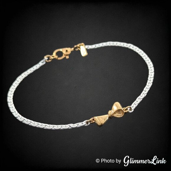 Vintage 1960s Monet White Enamel Gold Tone Bow Minimalist Chain Bracelet - Picture 3 of 9